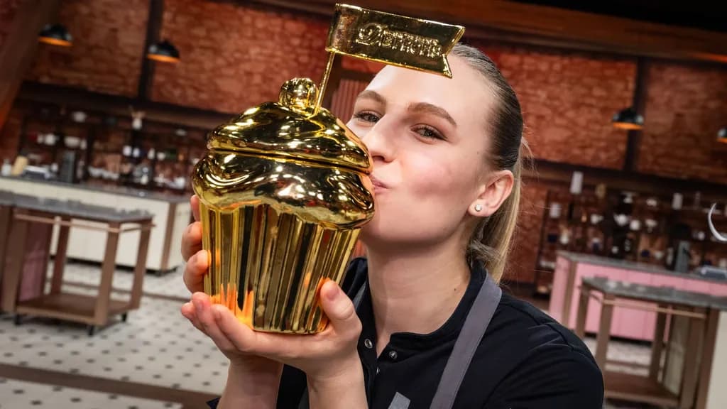 Lina gewinnt Das große Backen Die Profis 2026 mit dem Goldenen Cupcake